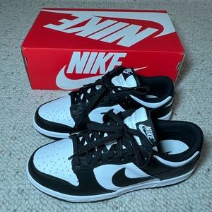 Nike Low Dunks Panda